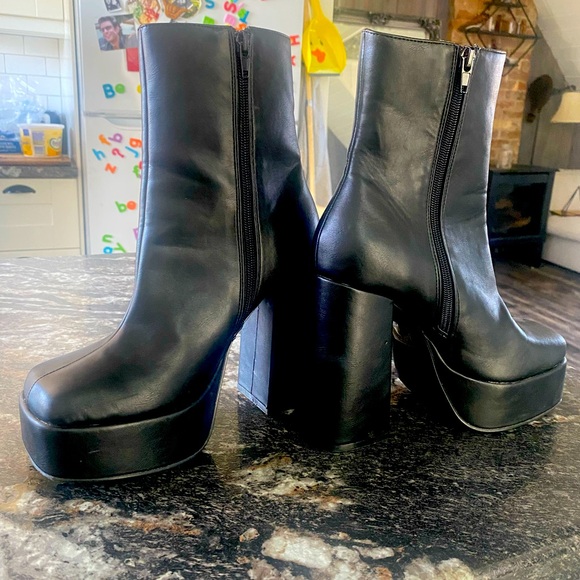 PRINCESS POLLY KITTEN BLACK BOOTS - Picture 3 of 4